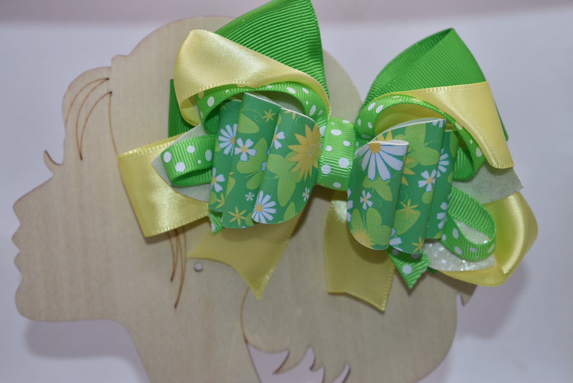 Brighten your style with this cheerful spring bow! 🌻 Bursting with vibrant green and yellow hues, it showcases a delightful blend of flower motifs and playful polka dots. The eye-catching design comes to life through layered ribbons and faux leather textures that add depth and movement. Secured with a wrapped alligator clip, it's ready to wear whenever inspiration strikes. 🎀 Your wardrobe just got a whole lot more fun! ✨💛