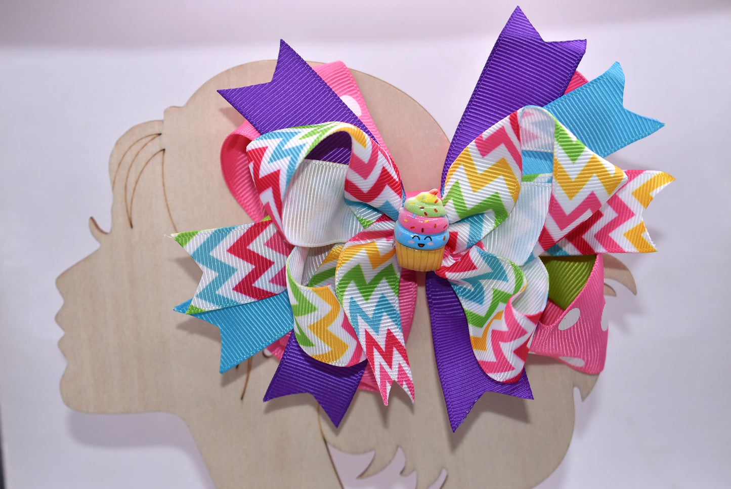 Sweeten your style with this delightful bow! 🎀✨ Featuring vibrant, layered bows adorned with ribbons in a rainbow of colors, this playful accessory brings instant charm to any look. A precious little cupcake charm perches on top, adding an extra touch of sugary sweetness. 🧁 The sturdy metal alligator clip makes styling effortless—just clip and go! Perfect for hair, bags, or anywhere you want to add a pop of fun and personality. 💕🌈