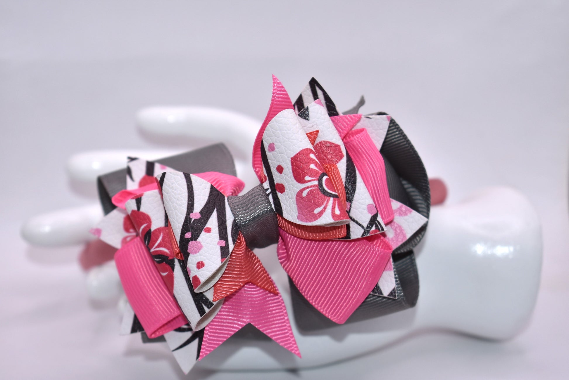 ✨ Slip into elegance with this stunning one-of-a-kind satin headband! 🎀 Crafted with luxurious layers of faux leather and grosgrain ribbon adorned with delicate floral details, this beauty is as comfortable as it is gorgeous. The thin, flexible satin design sits perfectly against your head without any pinching or slipping—you'll forget you're even wearing it! 💕 Whether you're dressing up for a special occasion or adding a touch of charm to your everyday look, this headband is the accessory you'll reach fo