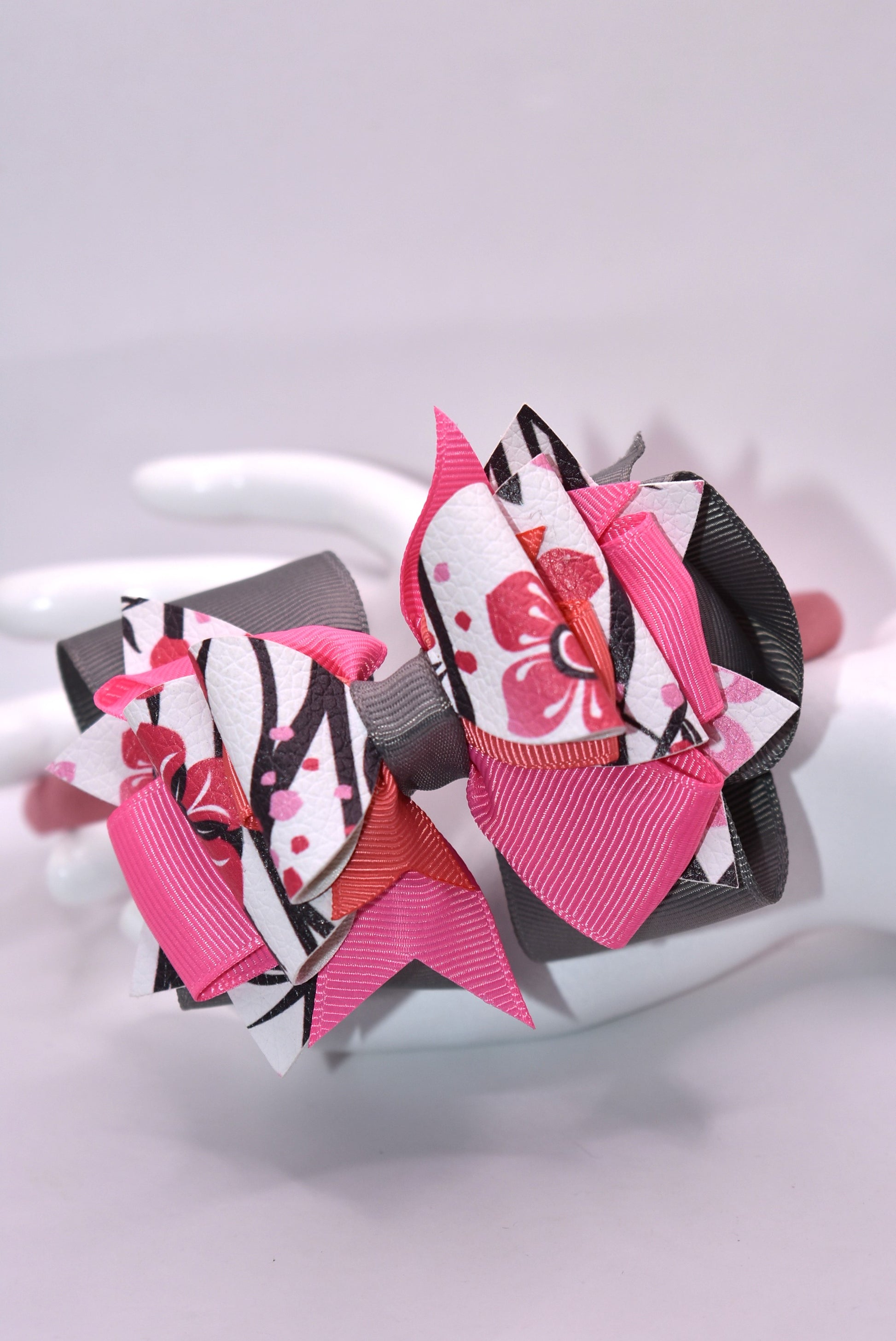 ✨ Slip into elegance with this stunning one-of-a-kind satin headband! 🎀 Crafted with luxurious layers of faux leather and grosgrain ribbon adorned with delicate floral details, this beauty is as comfortable as it is gorgeous. The thin, flexible satin design sits perfectly against your head without any pinching or slipping—you'll forget you're even wearing it! 💕 Whether you're dressing up for a special occasion or adding a touch of charm to your everyday look, this headband is the accessory you'll reach fo