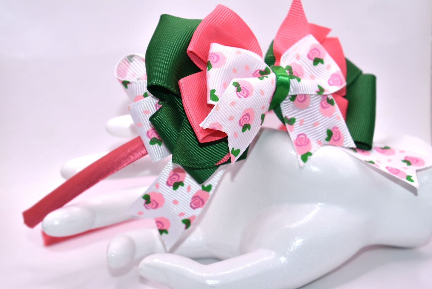 🌸 Elevate your everyday look with this charming headband featuring delicate rose flower motifs in gorgeous shades of green and pink! 🎀 Crafted from silky-soft, flexible material, it hugs your head with feather-light comfort—no pinching, no fuss. Whether you're dressing up for a special occasion or adding a touch of whimsy to your casual style, this versatile accessory is your new go-to piece. 💚💗 Perfect for any outfit, any mood, any moment!