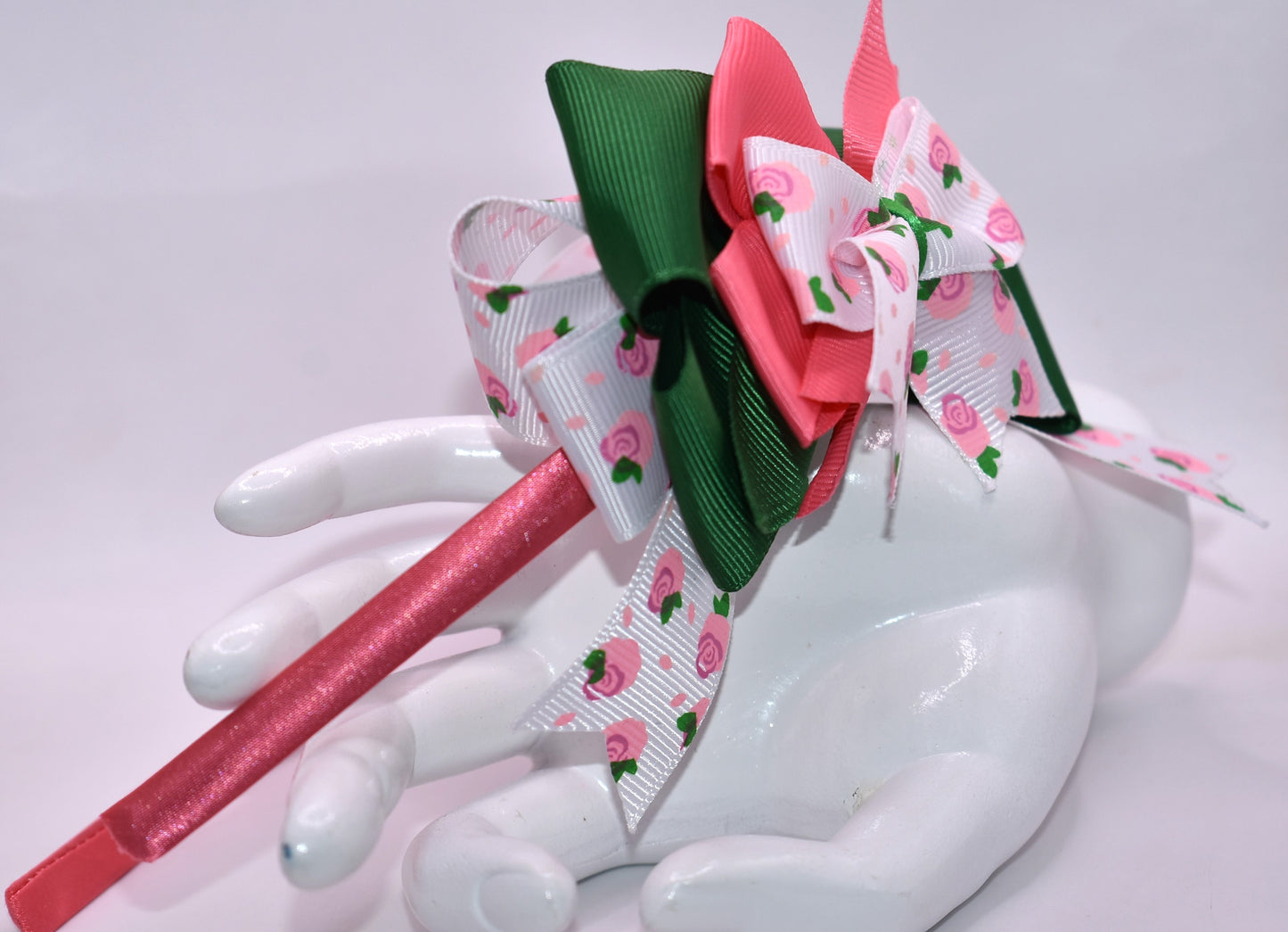 🌸 Elevate your everyday look with this charming headband featuring delicate rose flower motifs in gorgeous shades of green and pink! 🎀 Crafted from silky-soft, flexible material, it hugs your head with feather-light comfort—no pinching, no fuss. Whether you're dressing up for a special occasion or adding a touch of whimsy to your casual style, this versatile accessory is your new go-to piece. 💚💗 Perfect for any outfit, any mood, any moment!