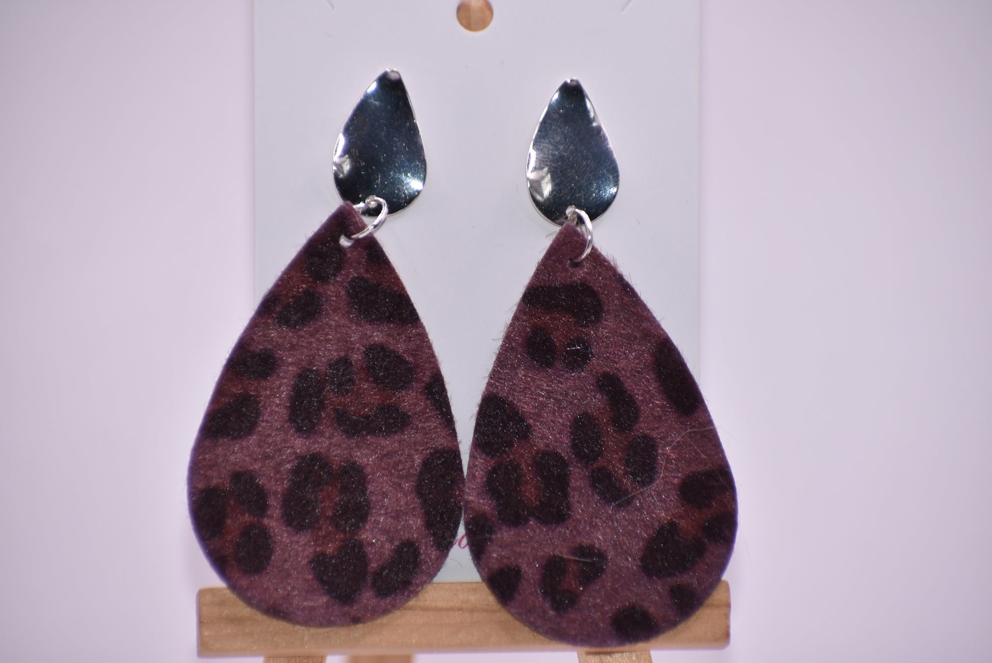 Unleash your wild side with our Safari Collection! 🐾 Featuring playful purple leopard print teardrop earrings 🎀 with pear-shaped silver filled posts for extra comfort. Lightweight design makes them easy to wear all day long! 🙌