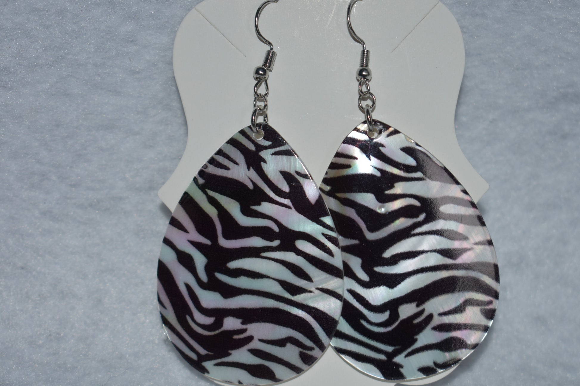 ﻿This Zebra pattern hanging earring is perfect for a fancy dress or just a pair of jeans. 